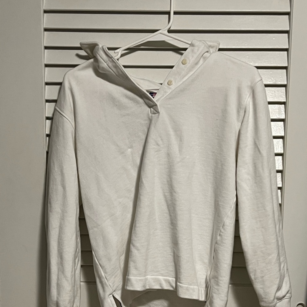 White collar vineyard vines pullover.